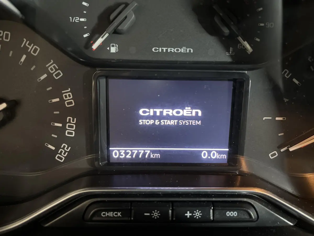 1.2 PureTech Feel | Nav | Apple Carplay/Android Auto | Parkeersensor achter |