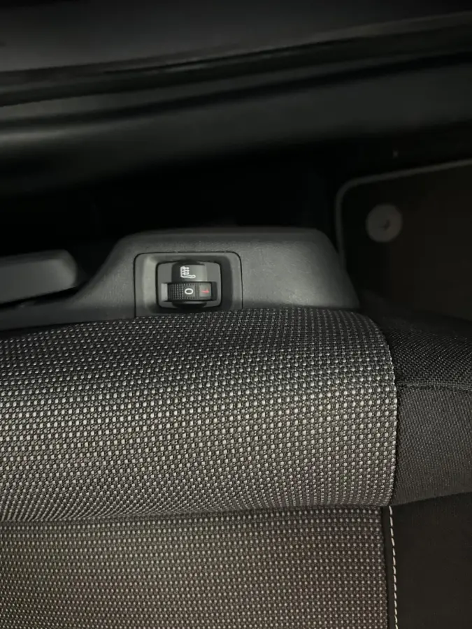 1.2 PureTech Feel | Nav | Apple Carplay/Android Auto | Parkeersensor achter |