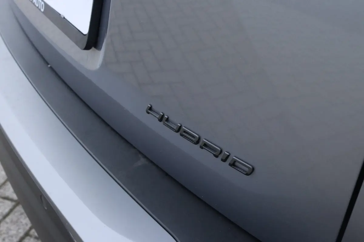 Hybrid 145 Allure | Adaptieve Cruise | 360 Camera | Navigatie | Carplay | Climate | Keyless | 17 Inch | Dodehoekbewaking