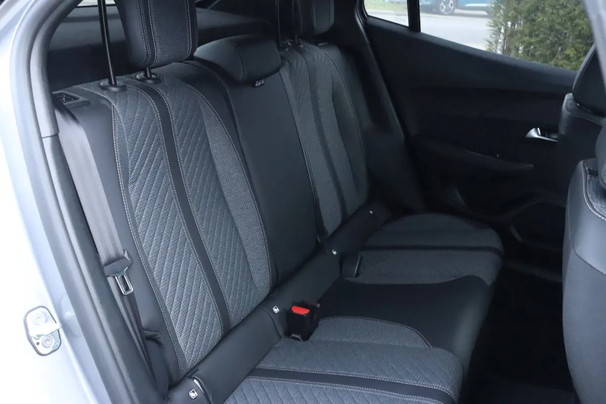 Hybrid 145 Allure | Adaptieve Cruise | 360 Camera | Navigatie | Carplay | Climate | Keyless | 17 Inch | Dodehoekbewaking