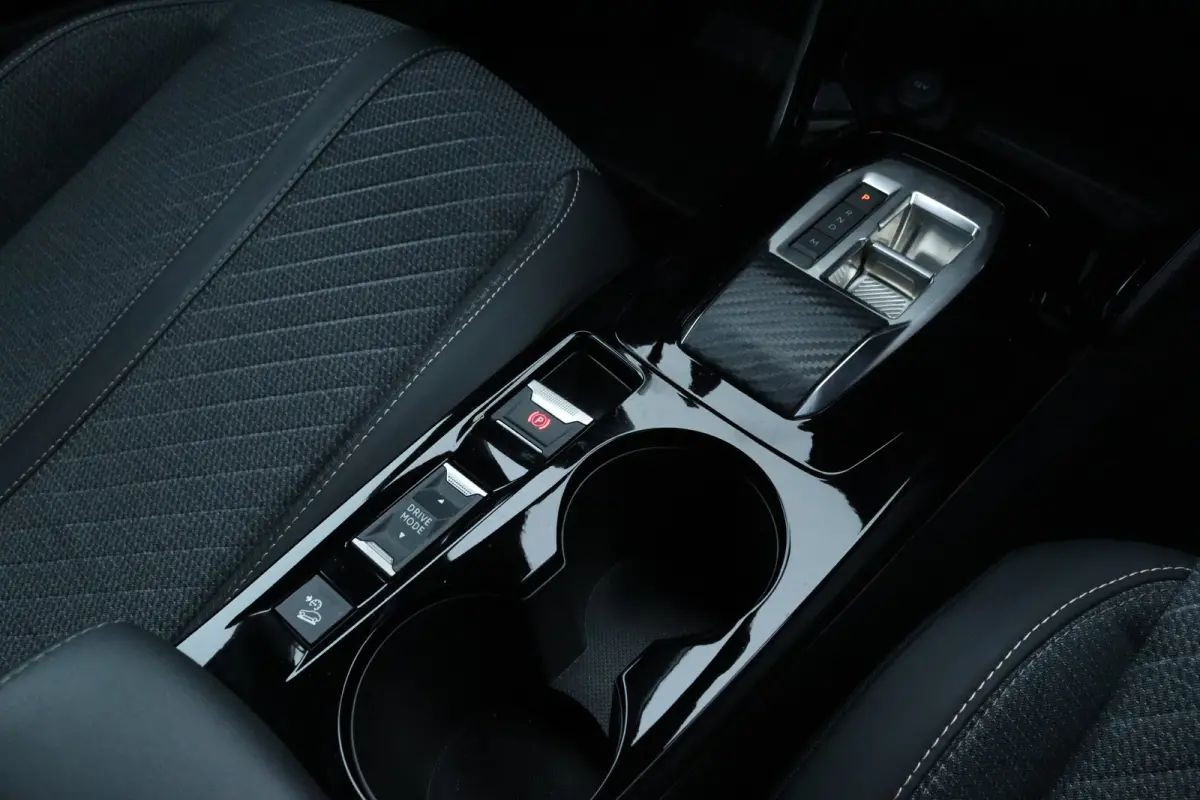 Hybrid 145 Allure | Adaptieve Cruise | 360 Camera | Navigatie | Carplay | Climate | Keyless | 17 Inch | Dodehoekbewaking