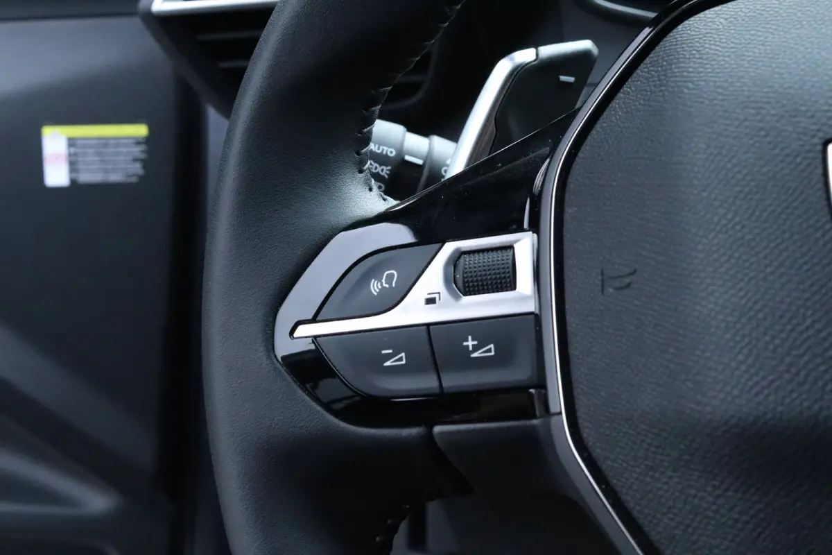 Hybrid 145 Allure | Adaptieve Cruise | 360 Camera | Navigatie | Carplay | Climate | Keyless | 17 Inch | Dodehoekbewaking