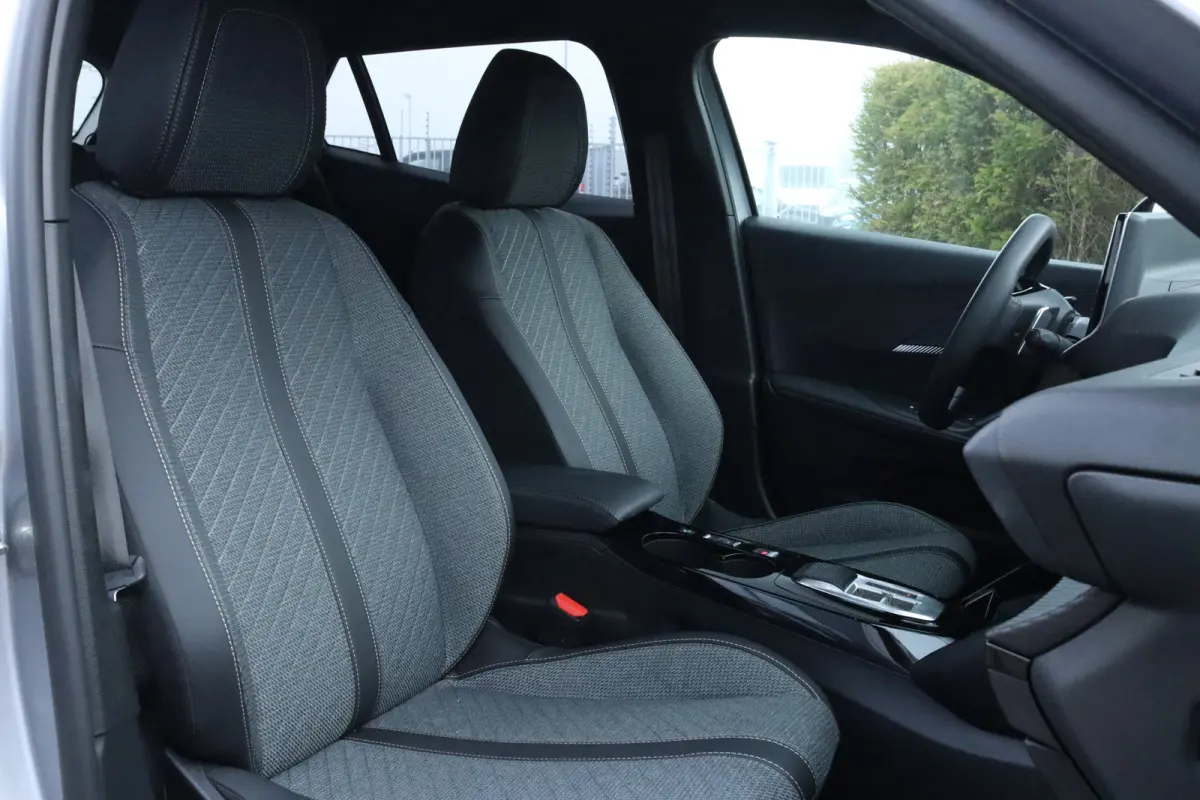 Hybrid 145 Allure | Adaptieve Cruise | 360 Camera | Navigatie | Carplay | Climate | Keyless | 17 Inch | Dodehoekbewaking