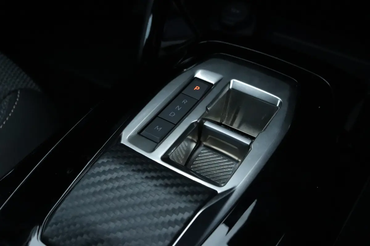 Hybrid 145 Allure | Adaptieve Cruise | 360 Camera | Navigatie | Carplay | Climate | Keyless | 17 Inch | Dodehoekbewaking
