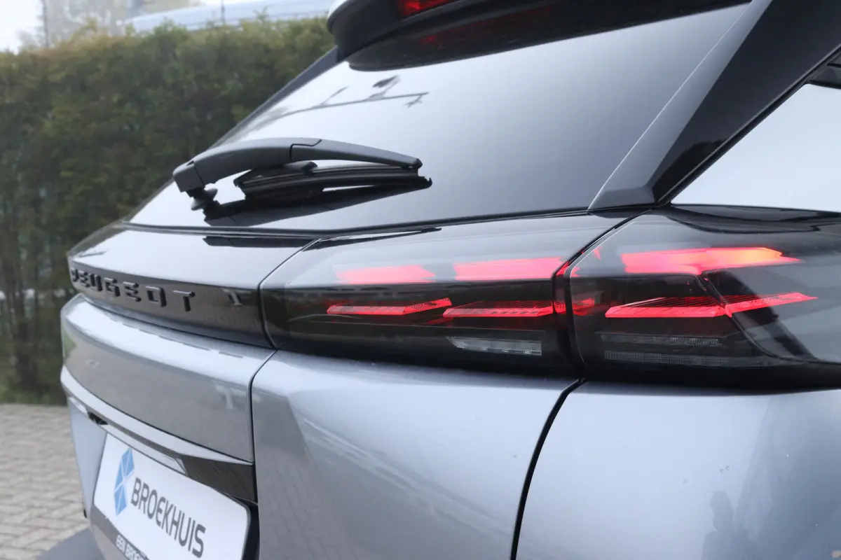 Hybrid 145 Allure | Adaptieve Cruise | 360 Camera | Navigatie | Carplay | Climate | Keyless | 17 Inch | Dodehoekbewaking