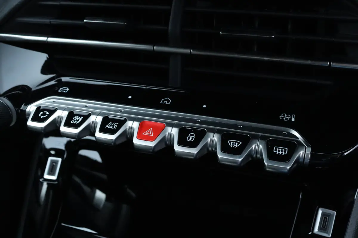 Hybrid 145 Allure | Adaptieve Cruise | 360 Camera | Navigatie | Carplay | Climate | Keyless | 17 Inch | Dodehoekbewaking