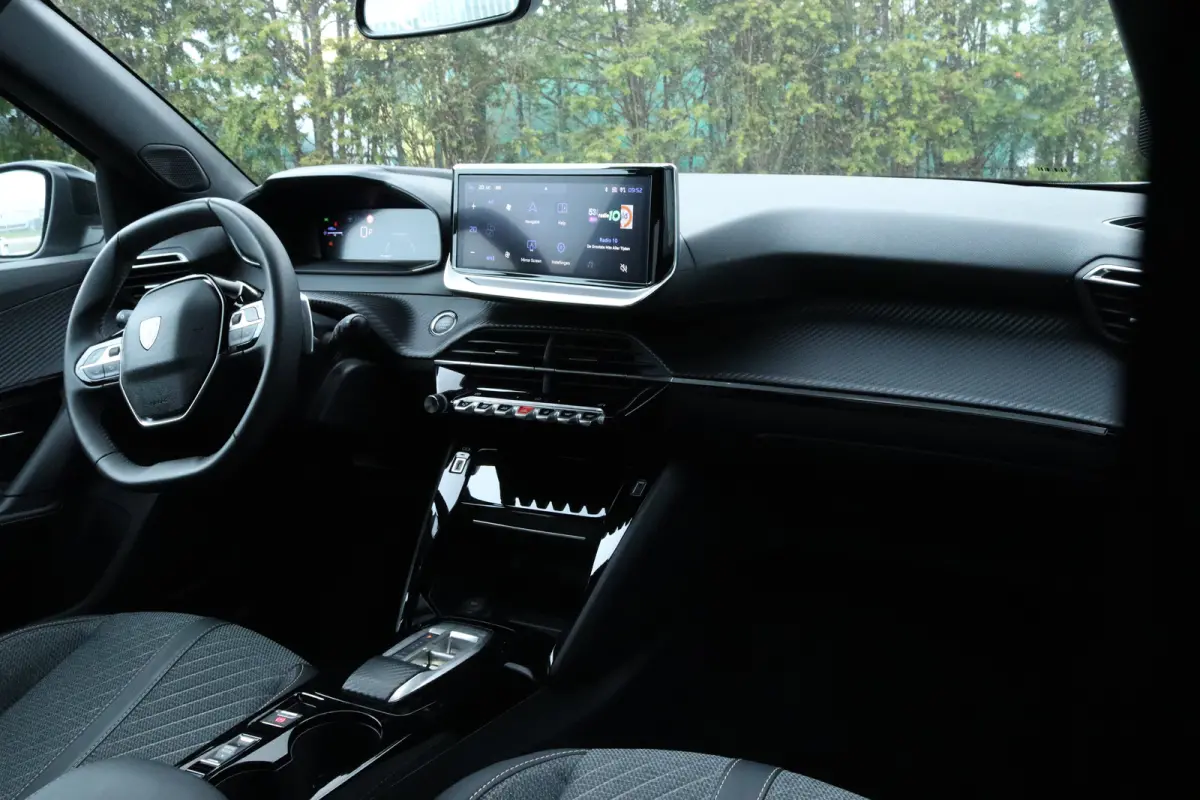 Hybrid 145 Allure | Adaptieve Cruise | 360 Camera | Navigatie | Carplay | Climate | Keyless | 17 Inch | Dodehoekbewaking