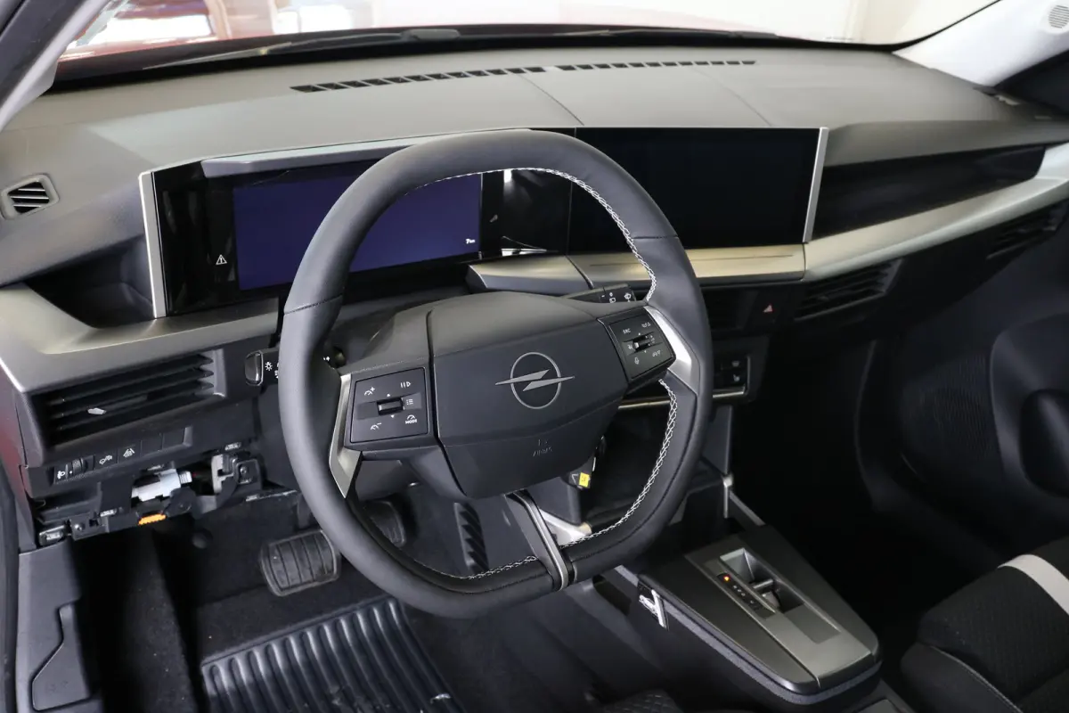 GS 44 kWh | Navi | Verw. stoelen en stuur | Camera | LMV 17" | Aplle carplay | DAB | AGR-stoelen | LED koplampen |