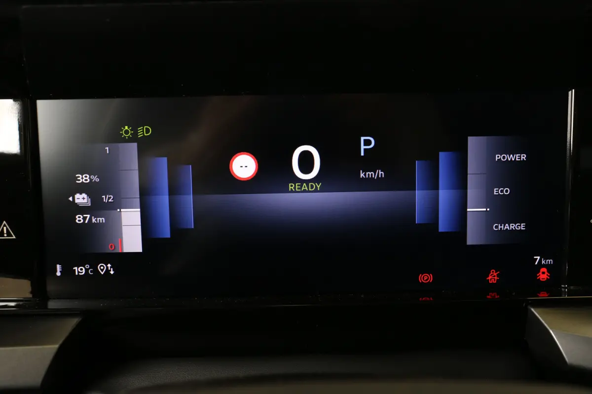 GS 44 kWh | Navi | Verw. stoelen en stuur | Camera | LMV 17" | Aplle carplay | DAB | AGR-stoelen | LED koplampen |