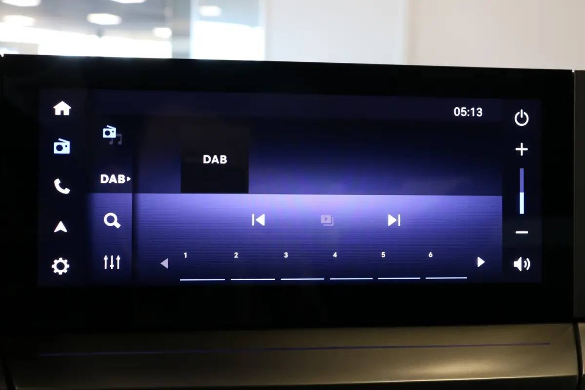 GS 44 kWh | Navi | Verw. stoelen en stuur | Camera | LMV 17" | Aplle carplay | DAB | AGR-stoelen | LED koplampen |