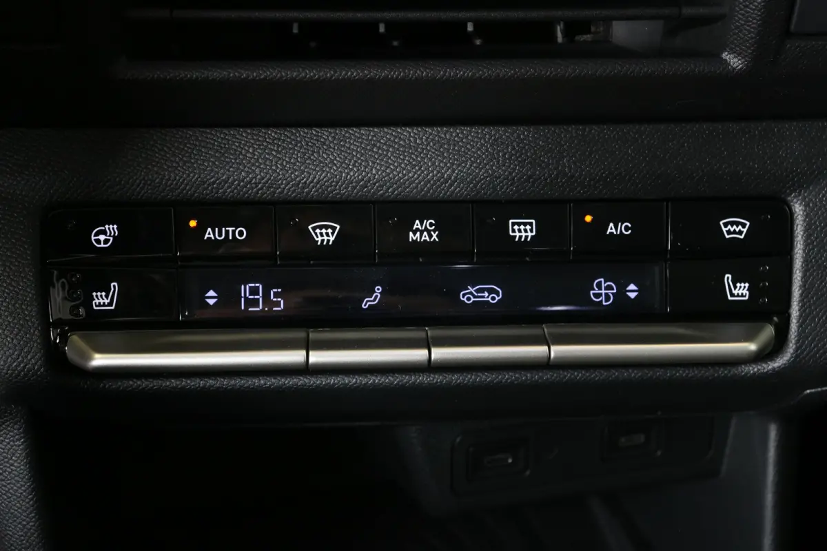 GS 44 kWh | Navi | Verw. stoelen en stuur | Camera | LMV 17" | Aplle carplay | DAB | AGR-stoelen | LED koplampen |