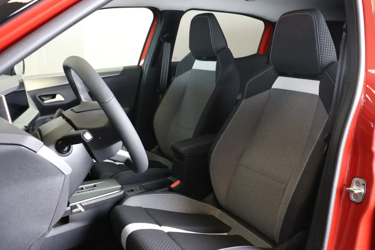 GS 44 kWh | Navi | Verw. stoelen en stuur | Camera | LMV 17" | Aplle carplay | DAB | AGR-stoelen | LED koplampen |
