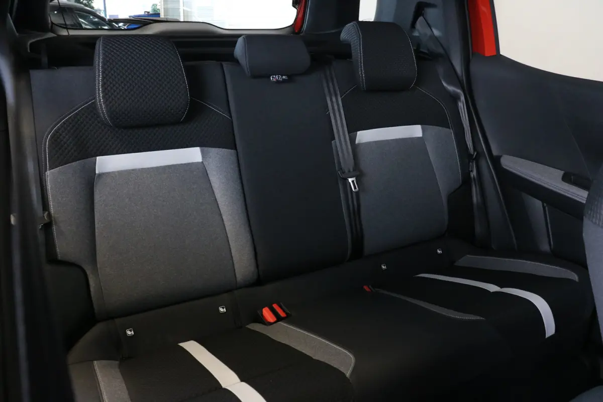 GS 44 kWh | Navi | Verw. stoelen en stuur | Camera | LMV 17" | Aplle carplay | DAB | AGR-stoelen | LED koplampen |