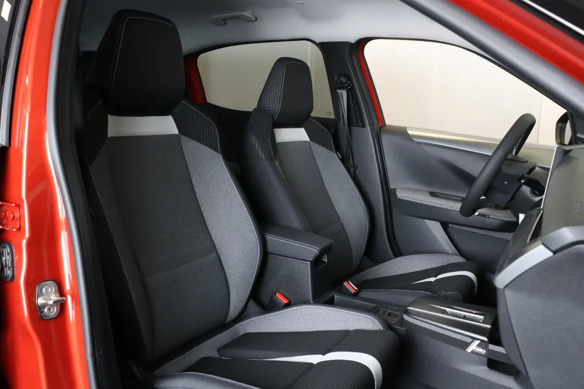 GS 44 kWh | Navi | Verw. stoelen en stuur | Camera | LMV 17" | Aplle carplay | DAB | AGR-stoelen | LED koplampen |