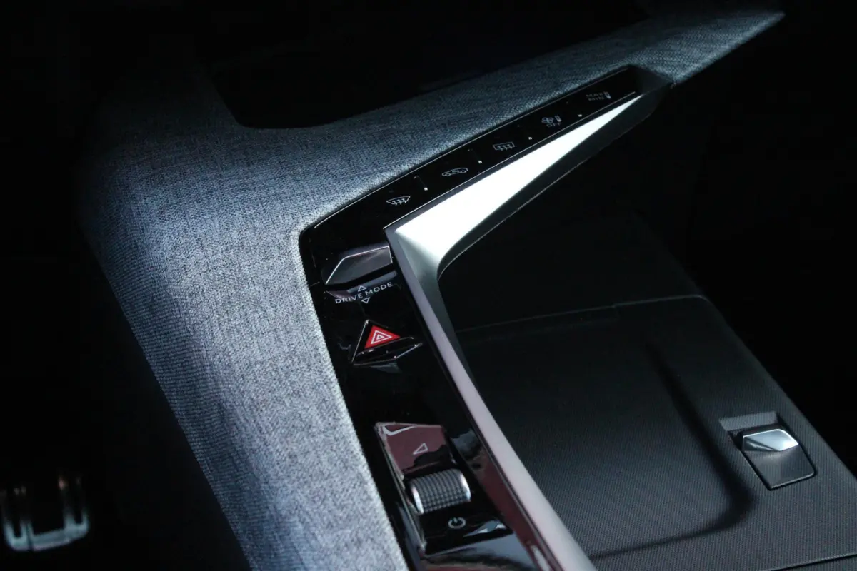 1.6 plug-in Hybrid 195 GT **NIEUW** | NAPPA LEDEREN BEKLEDING DONKERGRIJS | PANORAMISCH SCHUIF/KANTEL DAK | FOCAL AUDIO SYSTEM | TREKHAAK MET AFNEEMBARE KOGEL | ELEKTRISCH BEDIENBARE VOORSTO