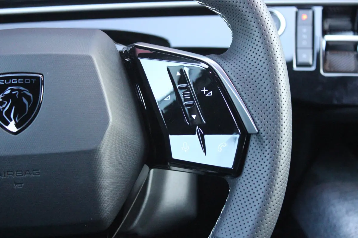 1.6 plug-in Hybrid 195 GT **NIEUW** | NAPPA LEDEREN BEKLEDING DONKERGRIJS | PANORAMISCH SCHUIF/KANTEL DAK | FOCAL AUDIO SYSTEM | TREKHAAK MET AFNEEMBARE KOGEL | ELEKTRISCH BEDIENBARE VOORSTO