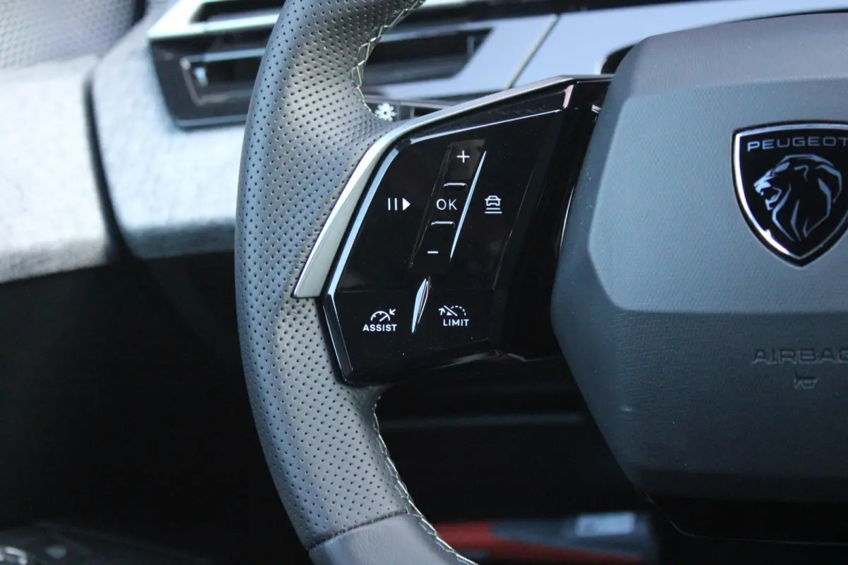 1.6 plug-in Hybrid 195 GT **NIEUW** | NAPPA LEDEREN BEKLEDING DONKERGRIJS | PANORAMISCH SCHUIF/KANTEL DAK | FOCAL AUDIO SYSTEM | TREKHAAK MET AFNEEMBARE KOGEL | ELEKTRISCH BEDIENBARE VOORSTO