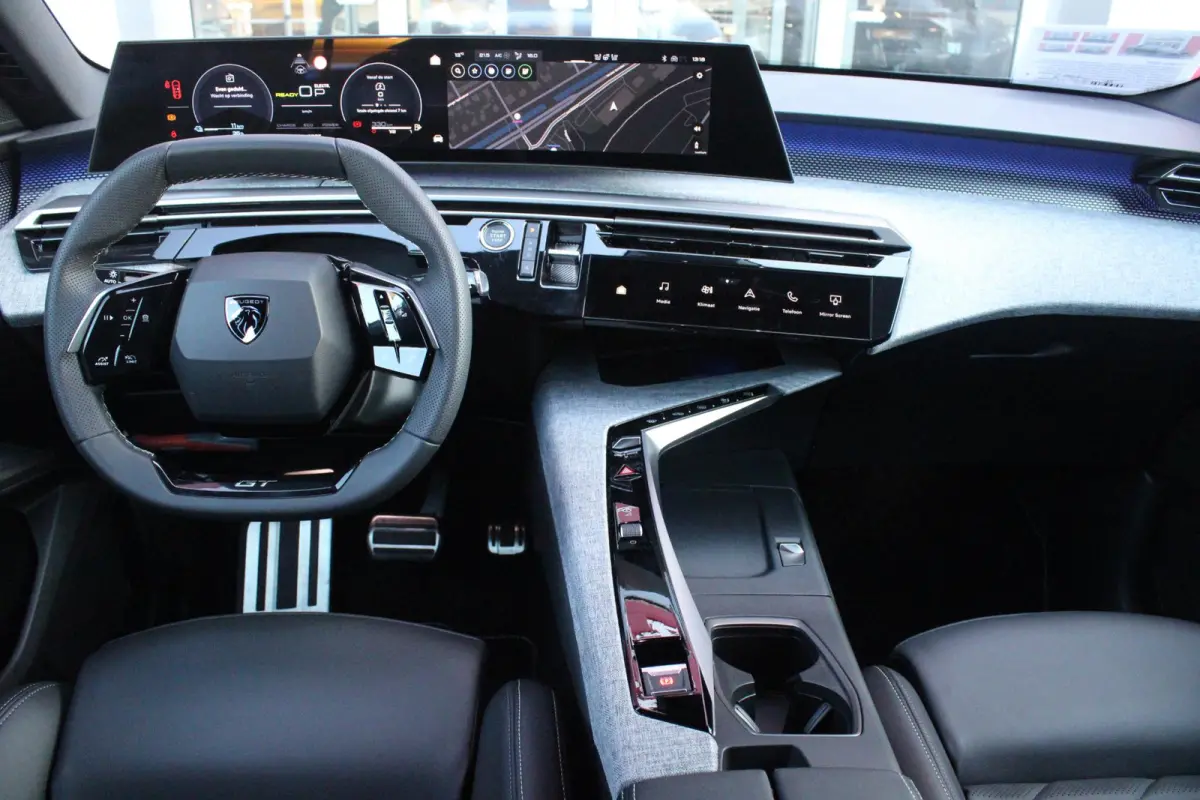 1.6 plug-in Hybrid 195 GT **NIEUW** | NAPPA LEDEREN BEKLEDING DONKERGRIJS | PANORAMISCH SCHUIF/KANTEL DAK | FOCAL AUDIO SYSTEM | TREKHAAK MET AFNEEMBARE KOGEL | ELEKTRISCH BEDIENBARE VOORSTO