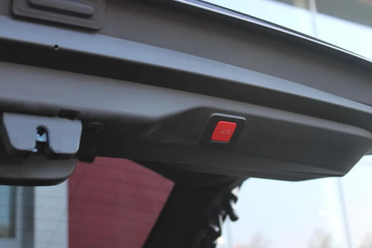1.6 plug-in Hybrid 195 GT **NIEUW** | NAPPA LEDEREN BEKLEDING DONKERGRIJS | PANORAMISCH SCHUIF/KANTEL DAK | FOCAL AUDIO SYSTEM | TREKHAAK MET AFNEEMBARE KOGEL | ELEKTRISCH BEDIENBARE VOORSTO