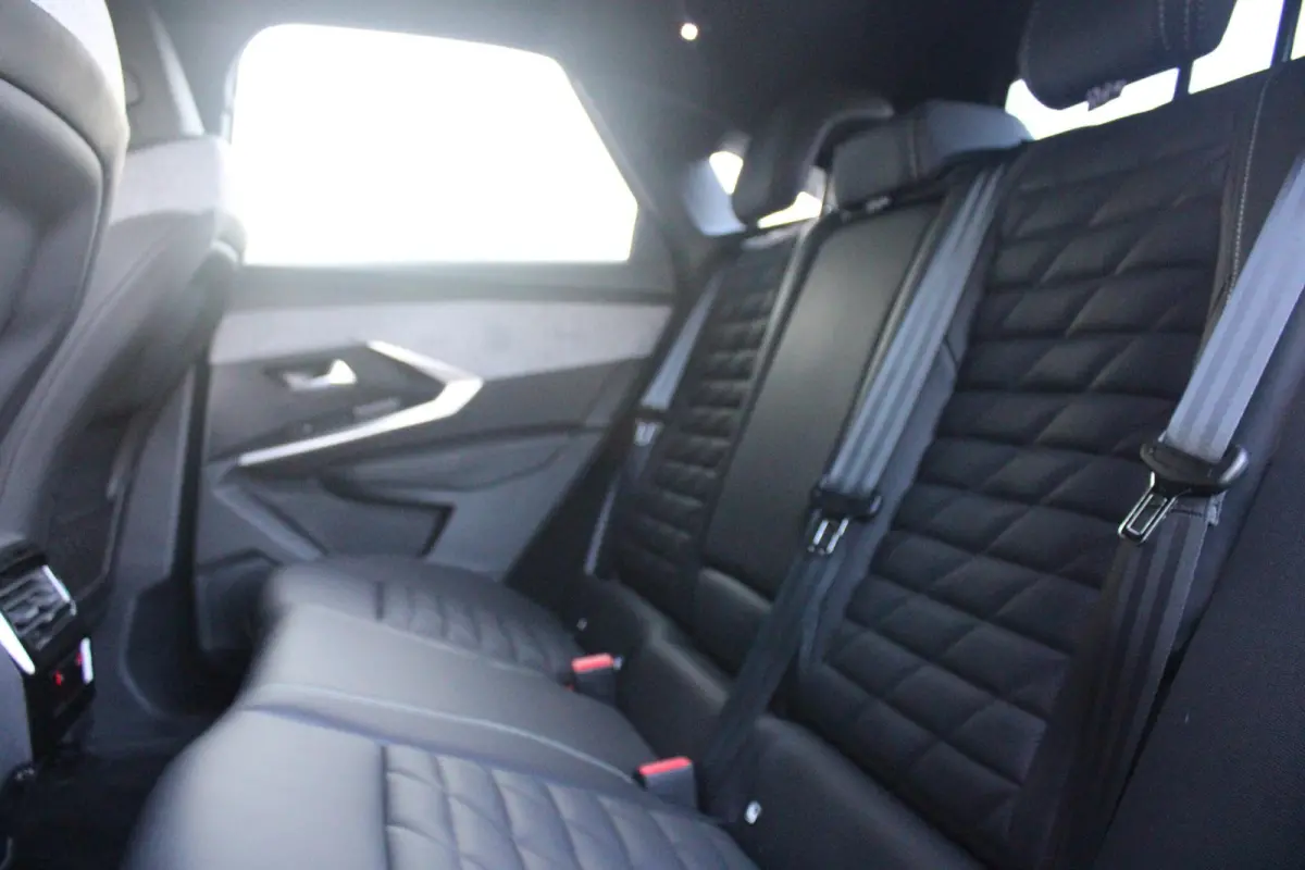 1.6 plug-in Hybrid 195 GT **NIEUW** | NAPPA LEDEREN BEKLEDING DONKERGRIJS | PANORAMISCH SCHUIF/KANTEL DAK | FOCAL AUDIO SYSTEM | TREKHAAK MET AFNEEMBARE KOGEL | ELEKTRISCH BEDIENBARE VOORSTO