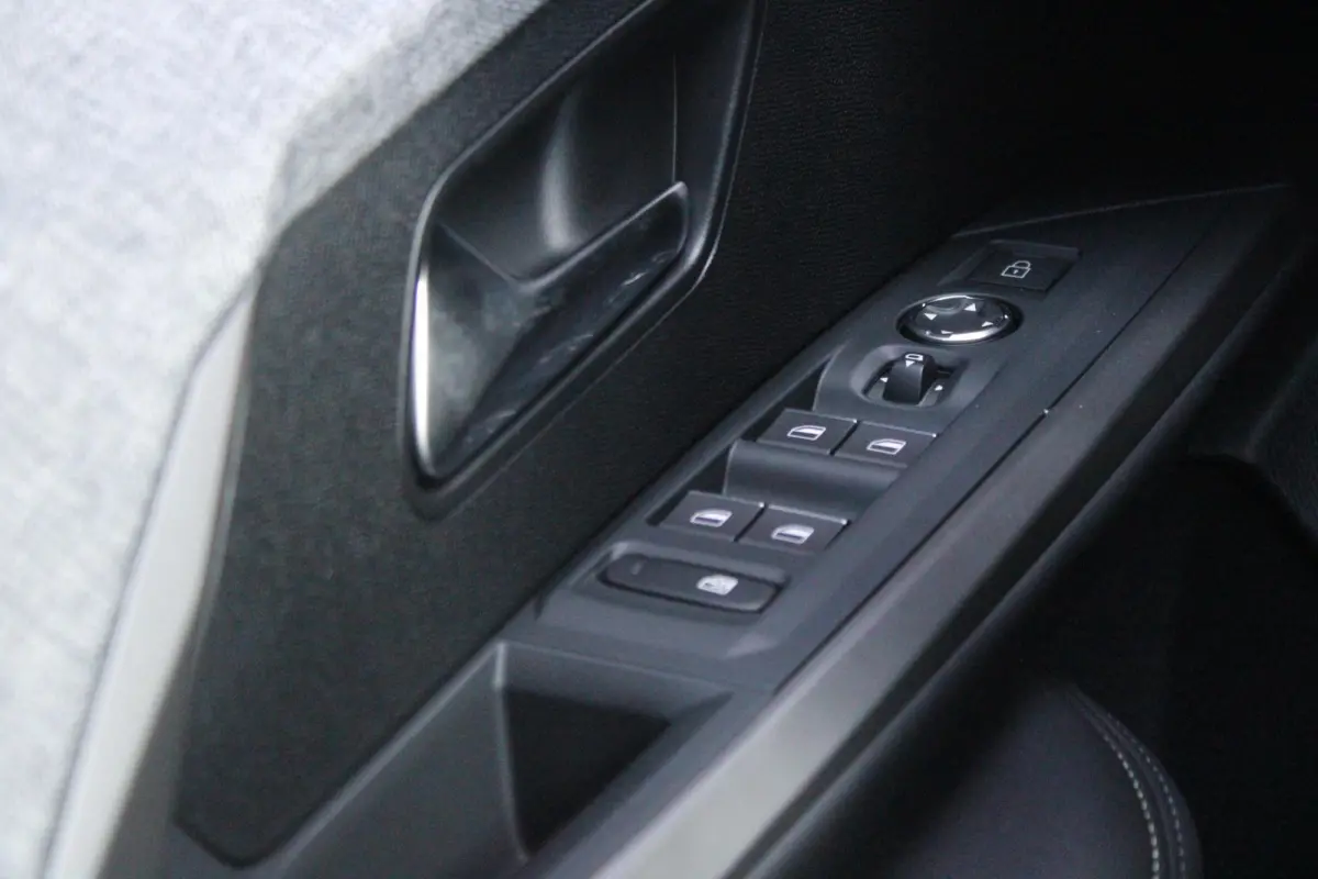 1.6 plug-in Hybrid 195 GT **NIEUW** | NAPPA LEDEREN BEKLEDING DONKERGRIJS | PANORAMISCH SCHUIF/KANTEL DAK | FOCAL AUDIO SYSTEM | TREKHAAK MET AFNEEMBARE KOGEL | ELEKTRISCH BEDIENBARE VOORSTO