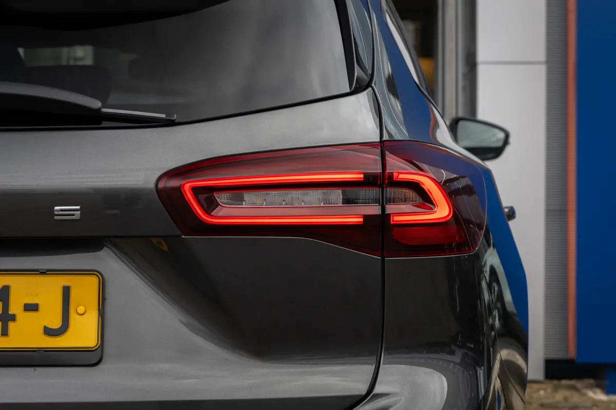 1.0 EcoBoost Hybrid ST Line X | Pano-dak | Cruise adaptief | Apple Carplay/Android Auto | Camera | Stoel+stuur verwarming | Keyless | Achteruitrijcamera | Cruise control adaptief met Stop&Go