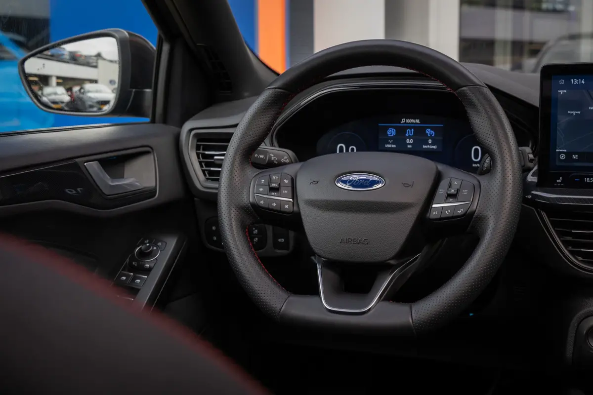 1.0 EcoBoost Hybrid ST Line X | Pano-dak | Cruise adaptief | Apple Carplay/Android Auto | Camera | Stoel+stuur verwarming | Keyless | Achteruitrijcamera | Cruise control adaptief met Stop&Go