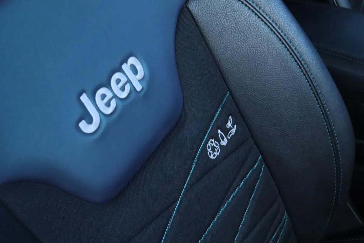 4xe 240 Plug-in Hybrid Upland | Adaptieve Cruise | Stoel+Stuurverwarming | Navigatie | Keyless | Camera | Carplay