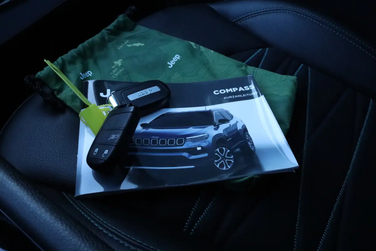 4xe 240 Plug-in Hybrid Upland | Adaptieve Cruise | Stoel+Stuurverwarming | Navigatie | Keyless | Camera | Carplay