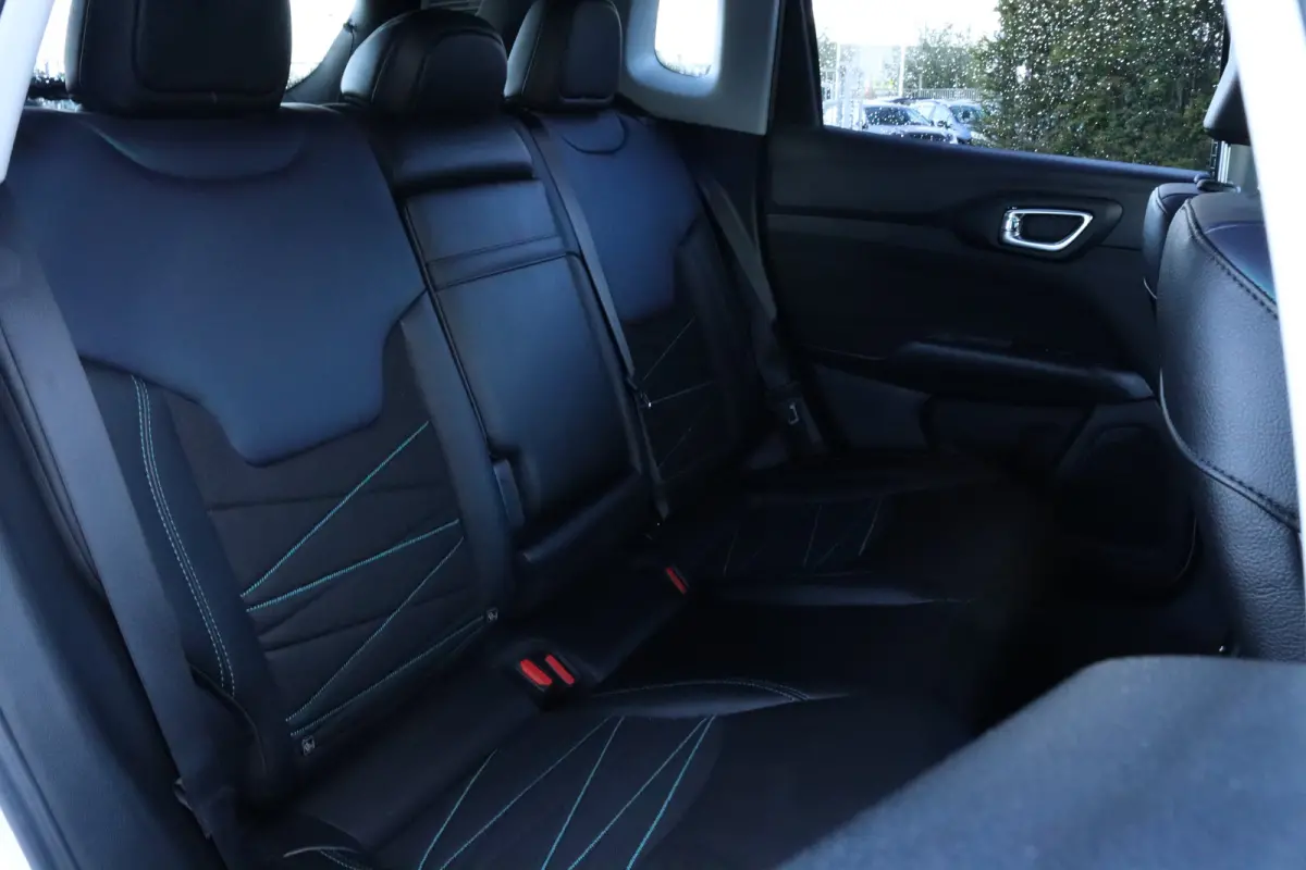 4xe 240 Plug-in Hybrid Upland | Adaptieve Cruise | Stoel+Stuurverwarming | Navigatie | Keyless | Camera | Carplay