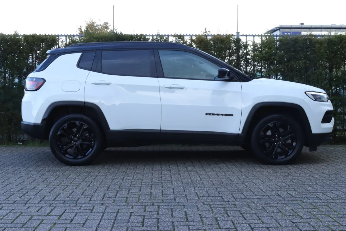 4xe 240 Plug-in Hybrid Upland | Adaptieve Cruise | Stoel+Stuurverwarming | Navigatie | Keyless | Camera | Carplay