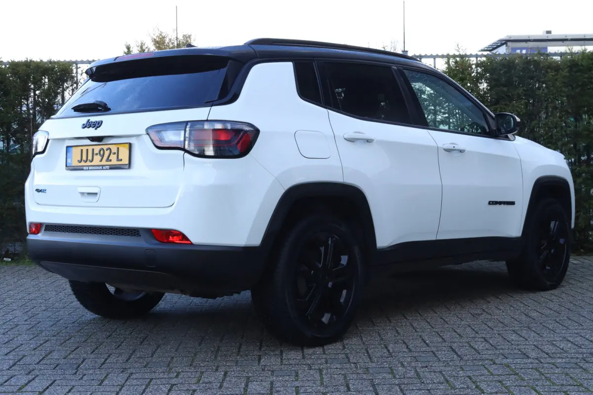 4xe 240 Plug-in Hybrid Upland | Adaptieve Cruise | Stoel+Stuurverwarming | Navigatie | Keyless | Camera | Carplay