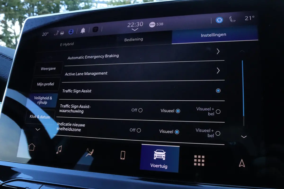 4xe 240 Plug-in Hybrid Upland | Adaptieve Cruise | Stoel+Stuurverwarming | Navigatie | Keyless | Camera | Carplay