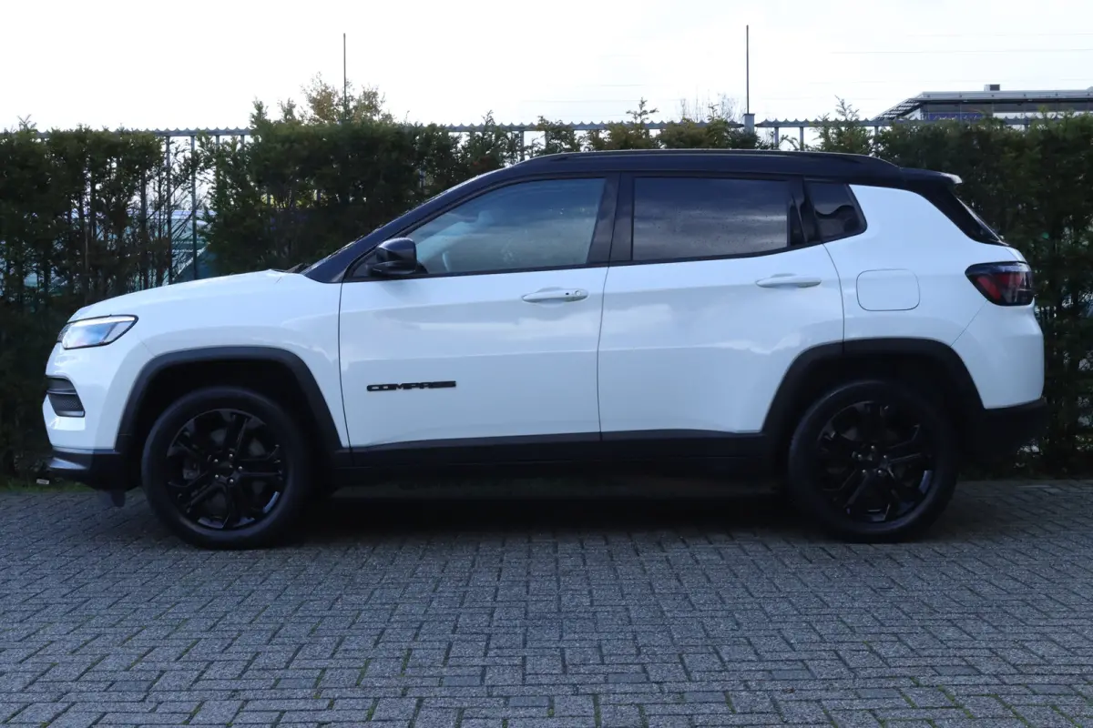 4xe 240 Plug-in Hybrid Upland | Adaptieve Cruise | Stoel+Stuurverwarming | Navigatie | Keyless | Camera | Carplay