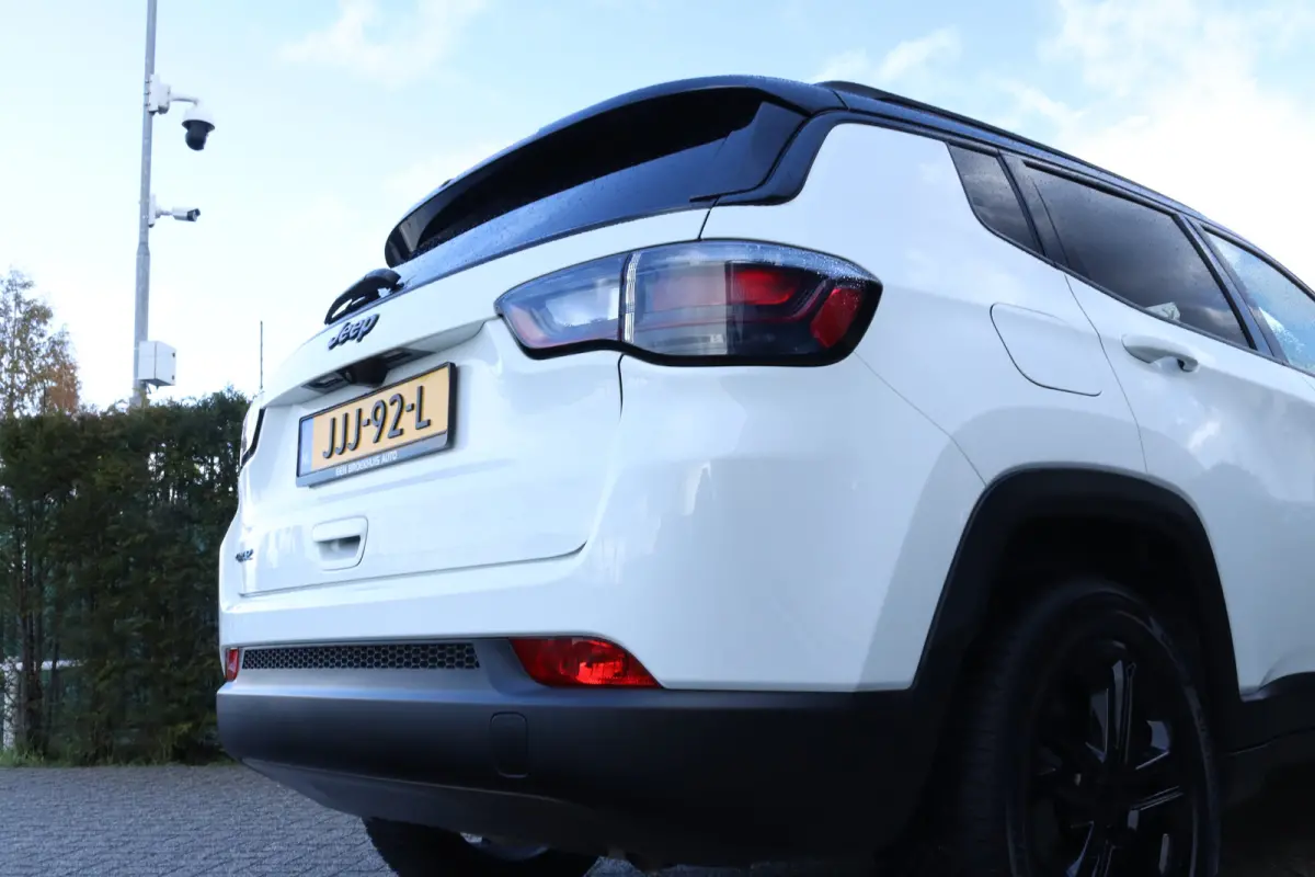 4xe 240 Plug-in Hybrid Upland | Adaptieve Cruise | Stoel+Stuurverwarming | Navigatie | Keyless | Camera | Carplay