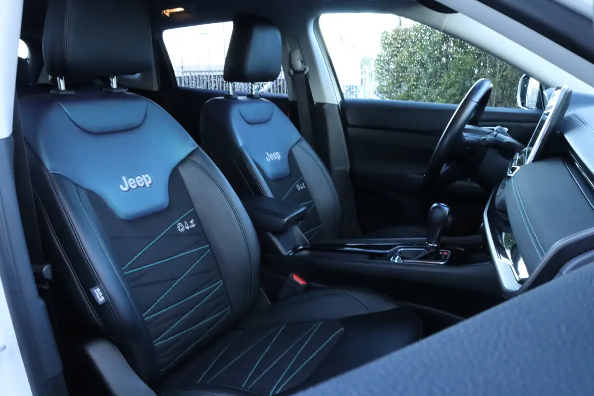 4xe 240 Plug-in Hybrid Upland | Adaptieve Cruise | Stoel+Stuurverwarming | Navigatie | Keyless | Camera | Carplay