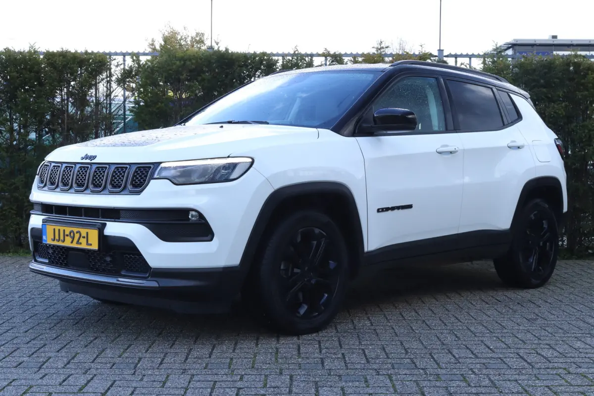 4xe 240 Plug-in Hybrid Upland | Adaptieve Cruise | Stoel+Stuurverwarming | Navigatie | Keyless | Camera | Carplay
