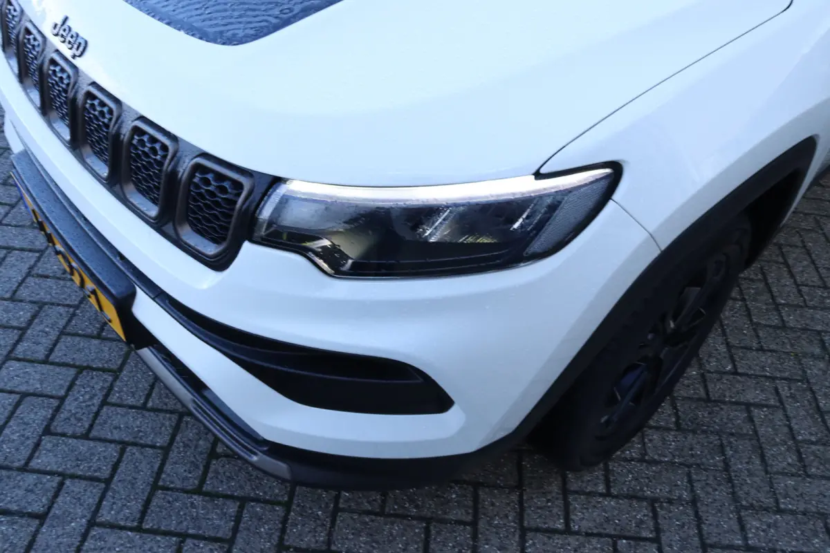 4xe 240 Plug-in Hybrid Upland | Adaptieve Cruise | Stoel+Stuurverwarming | Navigatie | Keyless | Camera | Carplay