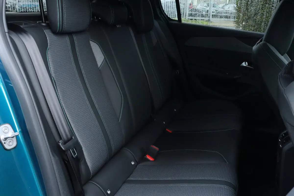 1.2 Hybrid 145 e-DCS6 Allure | Adaptieve Cruise | AGR | Stuur+Stoelverwarming | Camera | Keyless | Navi | Carplay