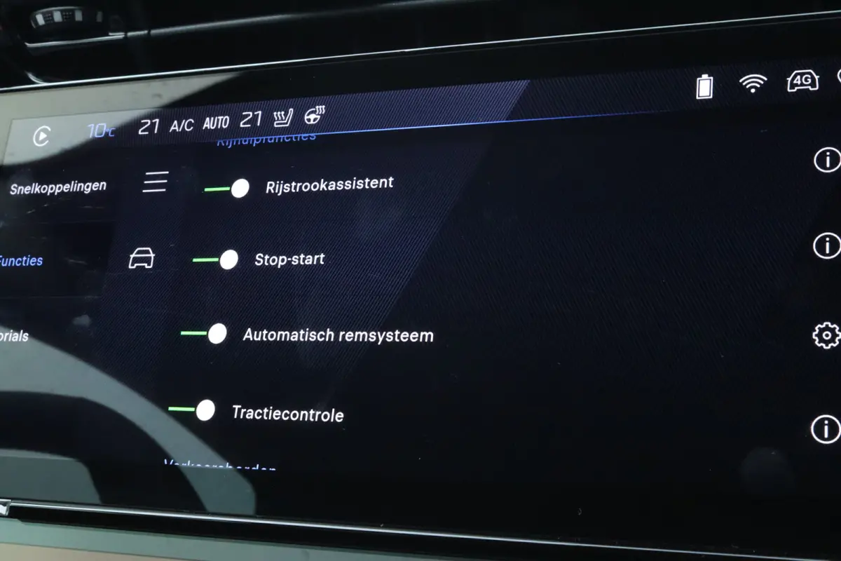 1.2 Hybrid 145 e-DCS6 Allure | Adaptieve Cruise | AGR | Stuur+Stoelverwarming | Camera | Keyless | Navi | Carplay