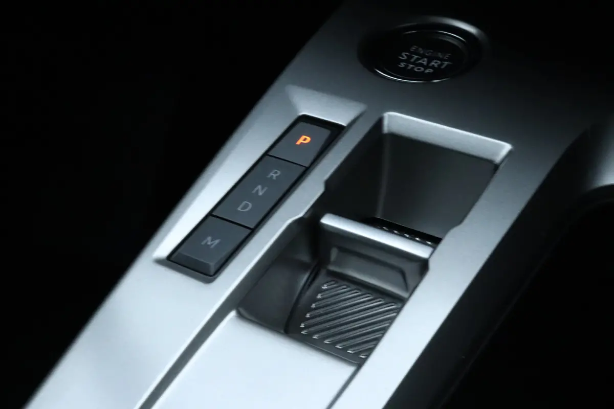 1.2 Hybrid 145 e-DCS6 Allure | Adaptieve Cruise | AGR | Stuur+Stoelverwarming | Camera | Keyless | Navi | Carplay