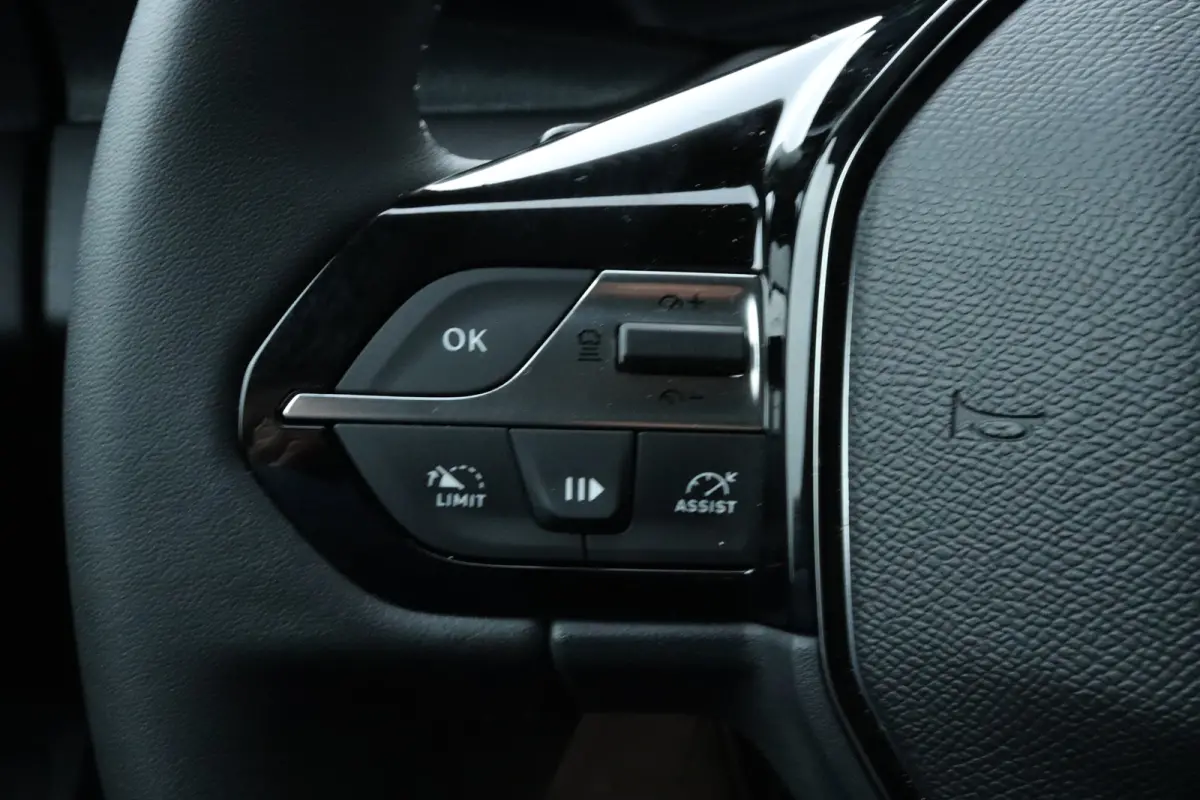 1.2 Hybrid 145 e-DCS6 Allure | Adaptieve Cruise | AGR | Stuur+Stoelverwarming | Camera | Keyless | Navi | Carplay
