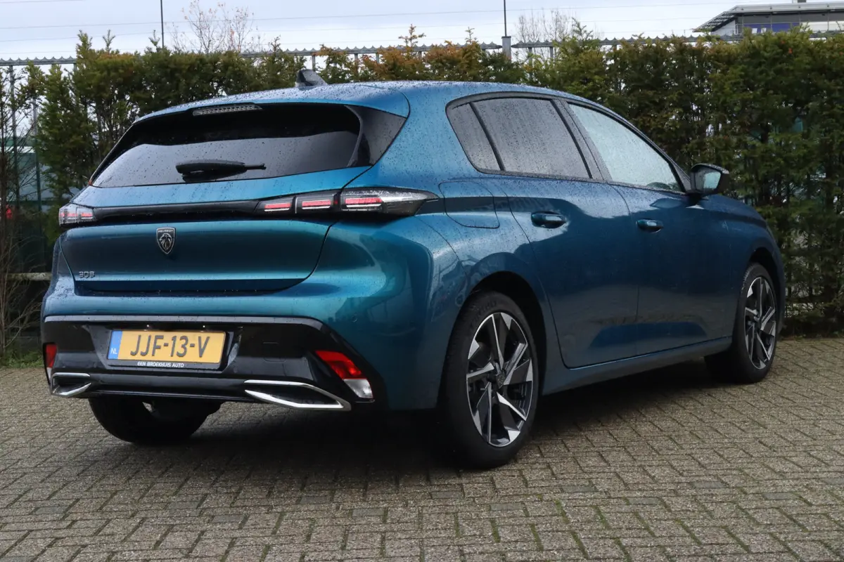 1.2 Hybrid 145 e-DCS6 Allure | Adaptieve Cruise | AGR | Stuur+Stoelverwarming | Camera | Keyless | Navi | Carplay