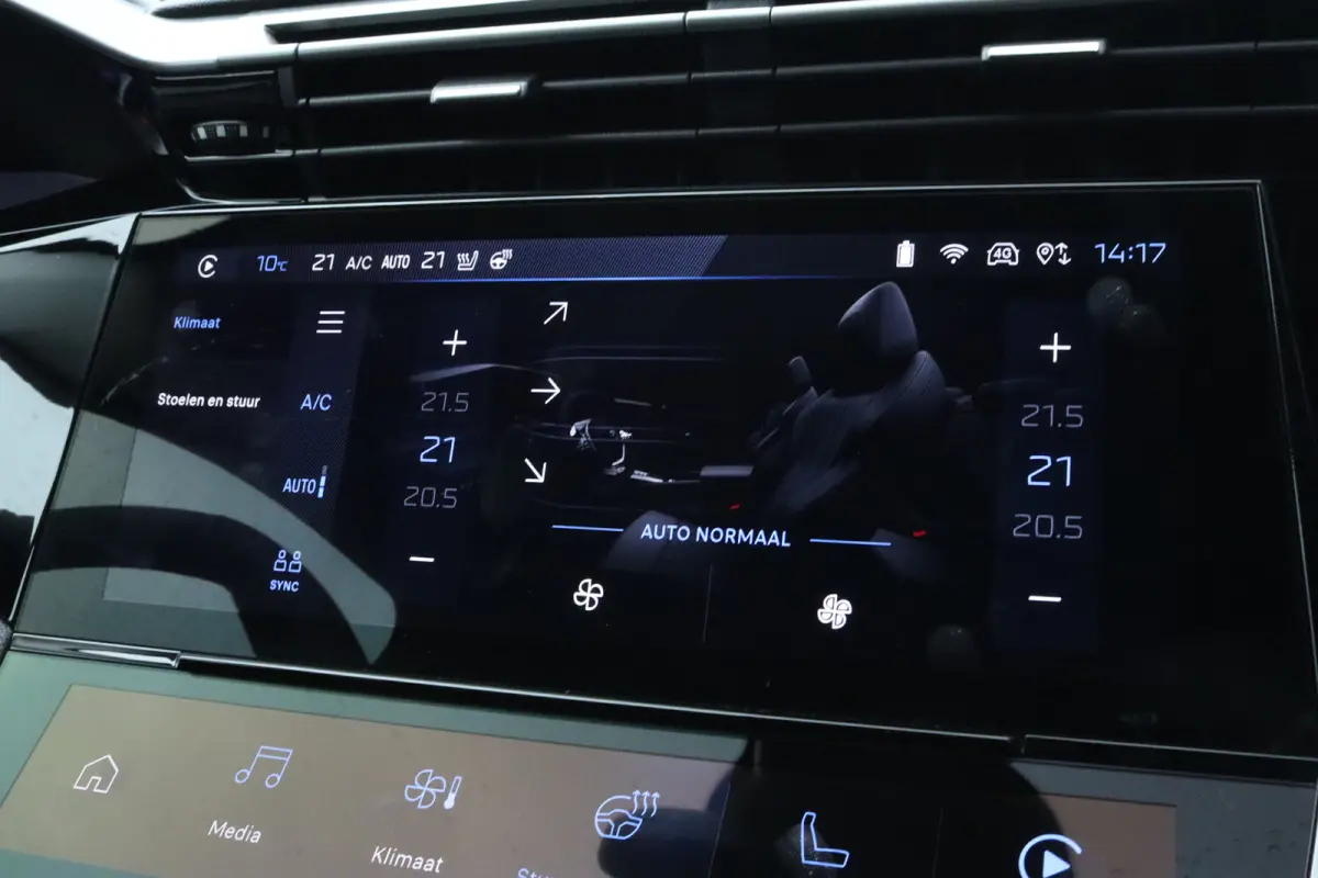 1.2 Hybrid 145 e-DCS6 Allure | Adaptieve Cruise | AGR | Stuur+Stoelverwarming | Camera | Keyless | Navi | Carplay