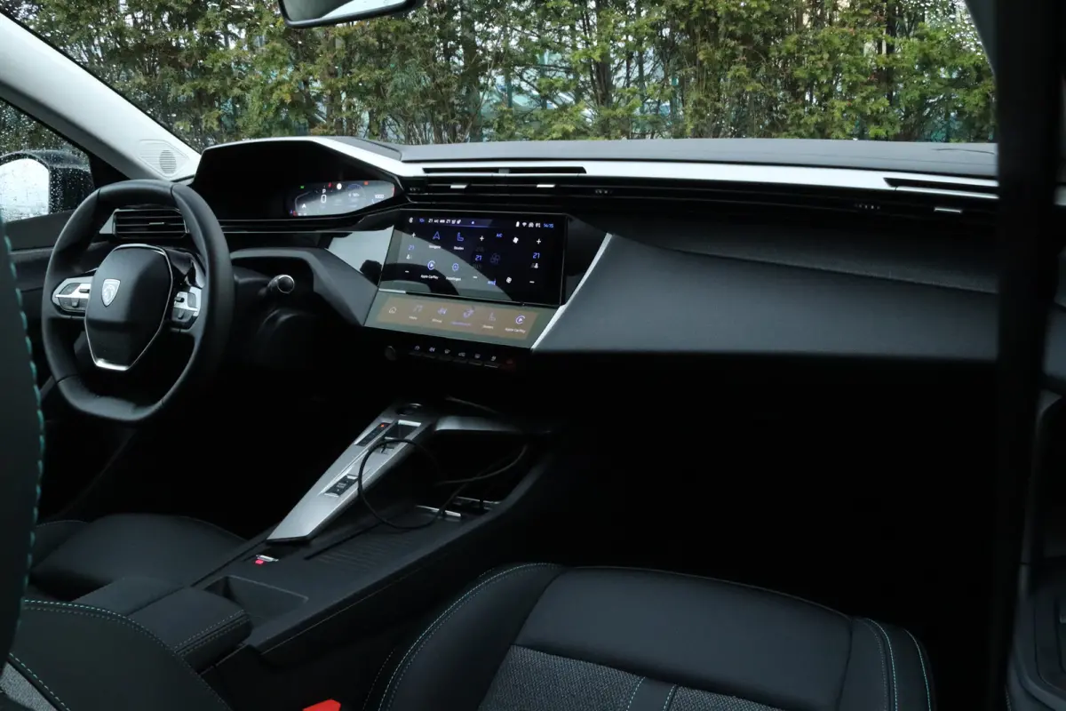 1.2 Hybrid 145 e-DCS6 Allure | Adaptieve Cruise | AGR | Stuur+Stoelverwarming | Camera | Keyless | Navi | Carplay