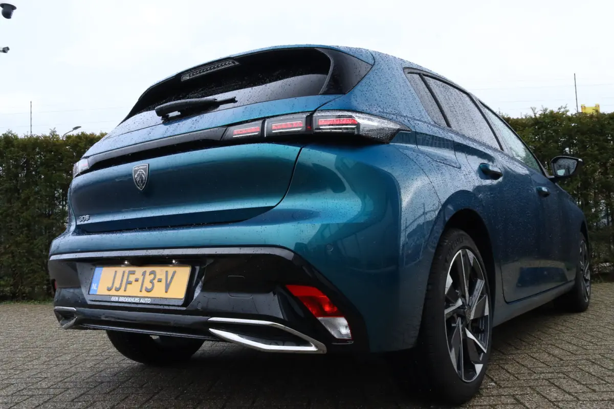 1.2 Hybrid 145 e-DCS6 Allure | Adaptieve Cruise | AGR | Stuur+Stoelverwarming | Camera | Keyless | Navi | Carplay