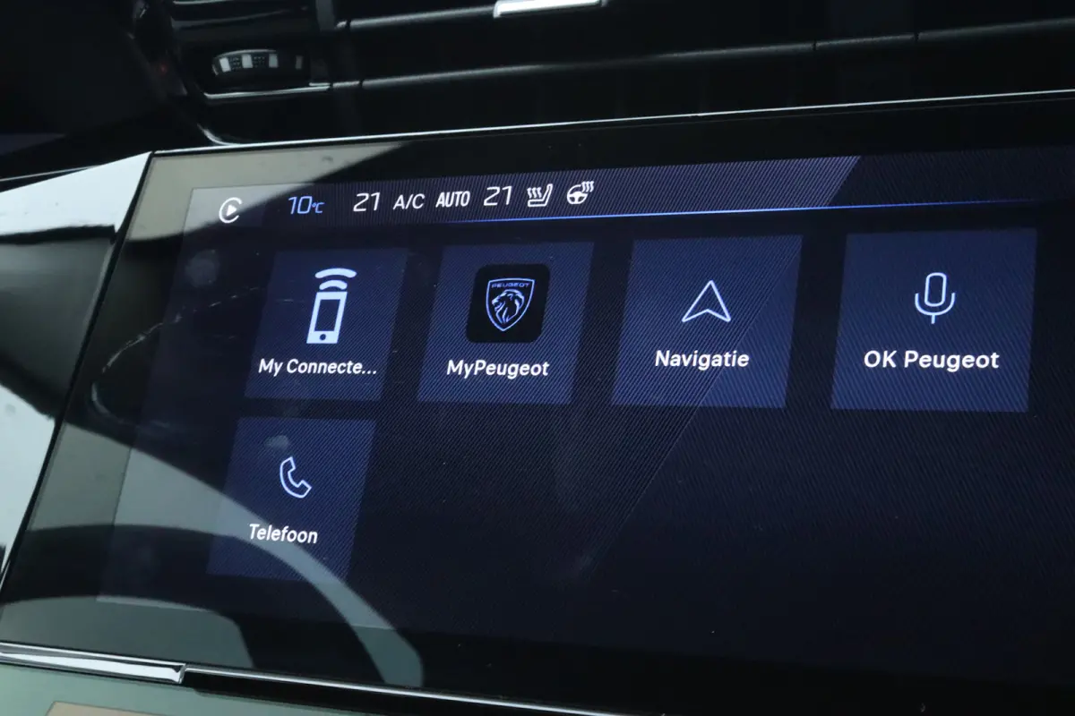 1.2 Hybrid 145 e-DCS6 Allure | Adaptieve Cruise | AGR | Stuur+Stoelverwarming | Camera | Keyless | Navi | Carplay