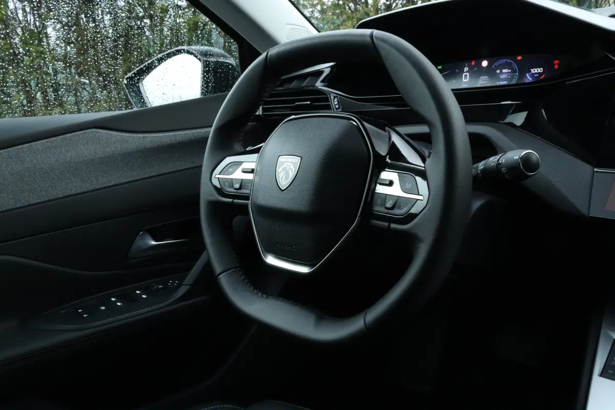 1.2 Hybrid 145 e-DCS6 Allure | Adaptieve Cruise | AGR | Stuur+Stoelverwarming | Camera | Keyless | Navi | Carplay