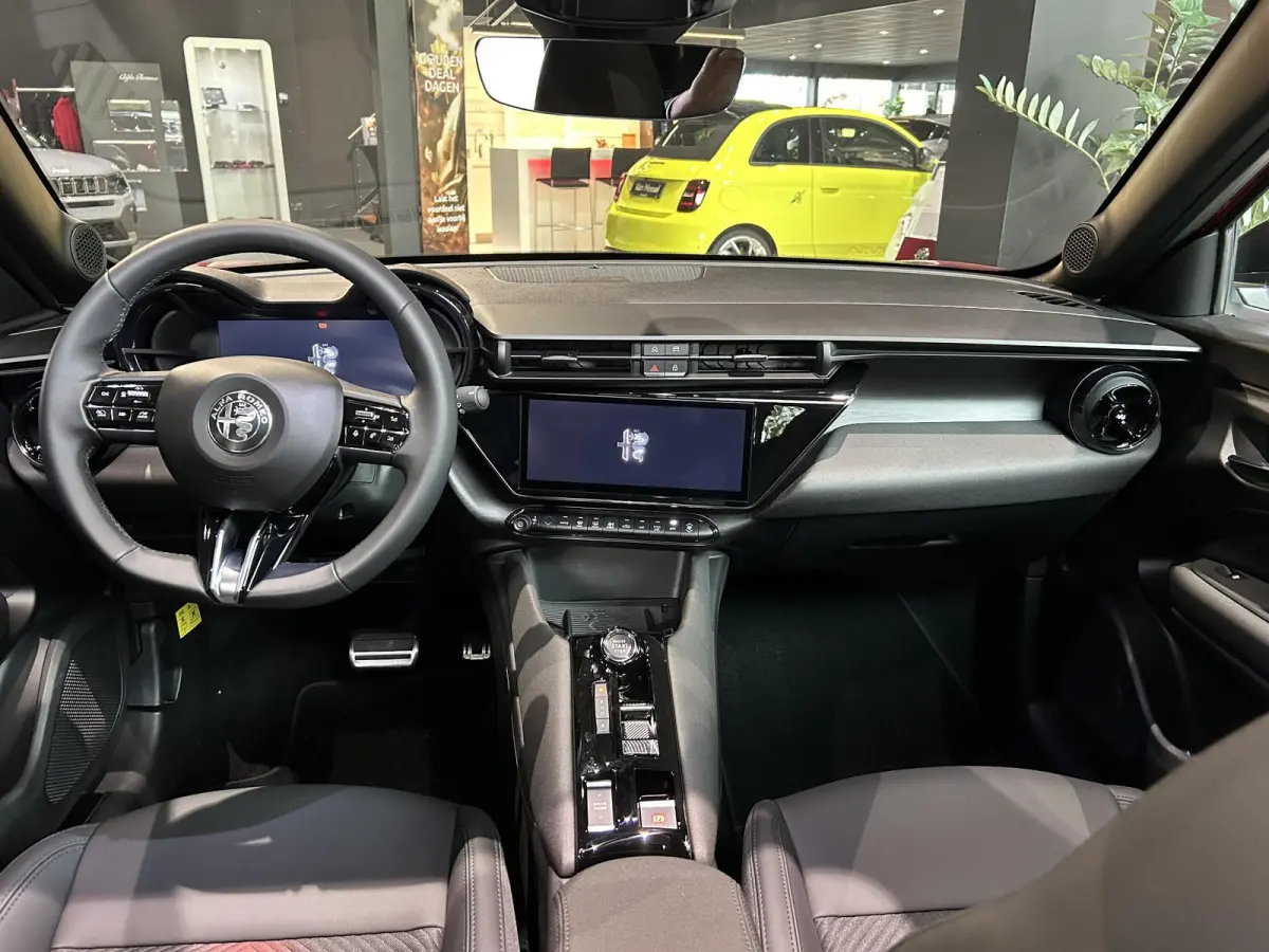 Elettrica Speciale 54 kWh | Navigatie | Parkeersensoren | Camera | Elektrsich Schuifdak | LMV 18" | Cruise Controle | Climate controle |