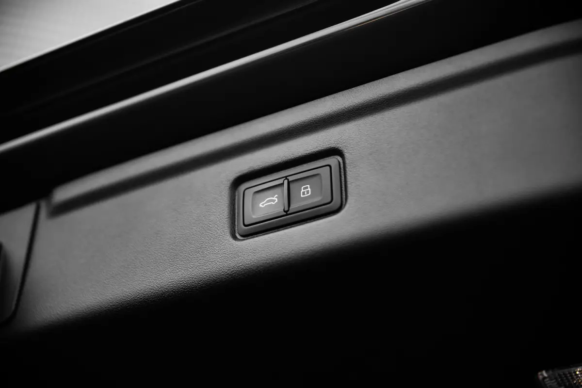 S edition 83 kWh | Winterpakket | Leder | Stoelventilatie |